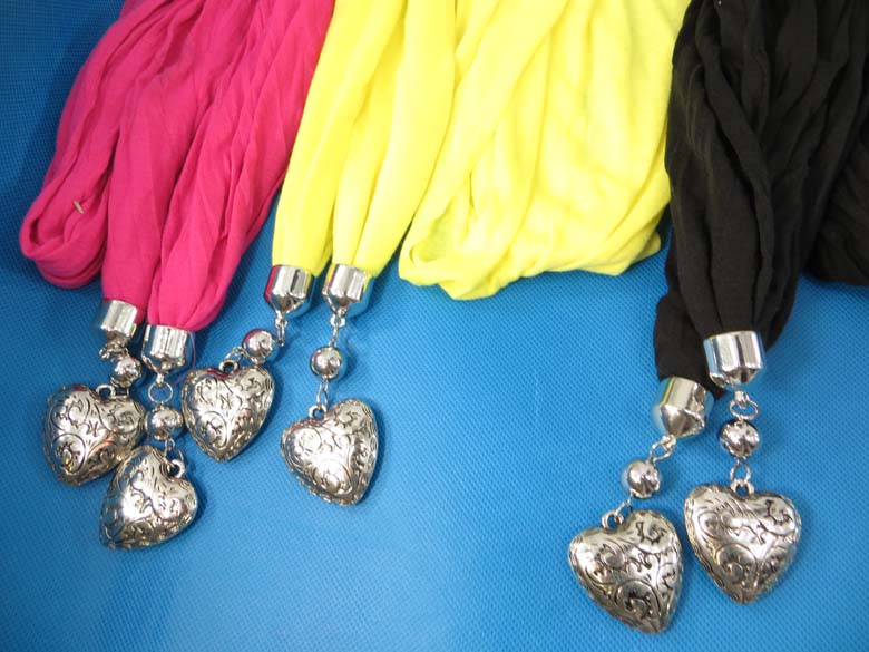 double-pendants-necklace-scarf-84e