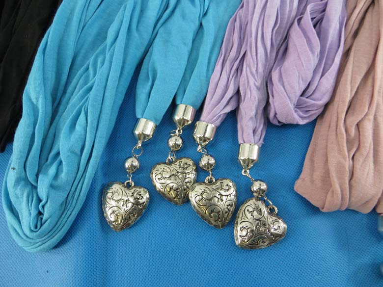 double-pendants-necklace-scarf-84f