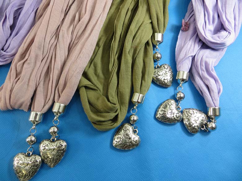 double-pendants-necklace-scarf-84g
