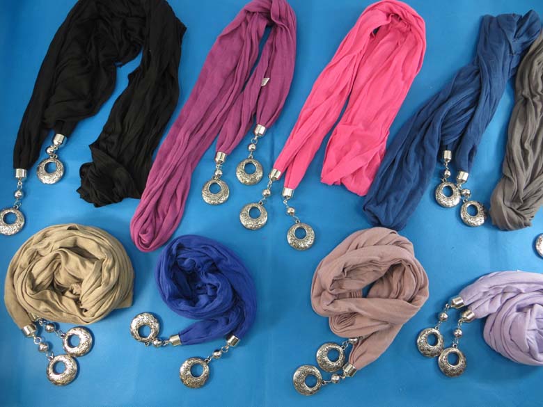 double-pendants-necklace-scarf-85c