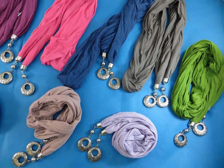 double-pendants-necklace-scarf-85d
