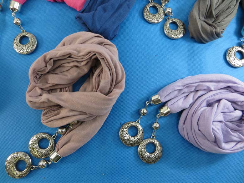 double-pendants-necklace-scarf-85h