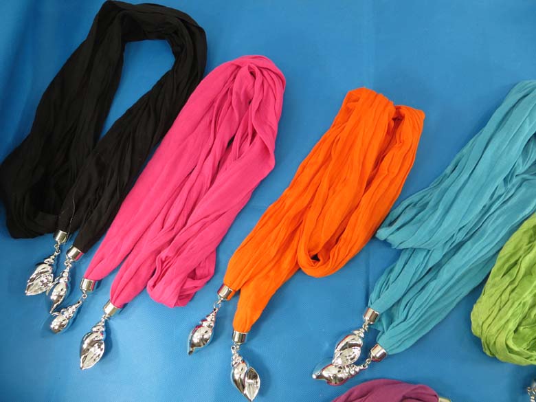 double-pendants-necklace-scarf-86b