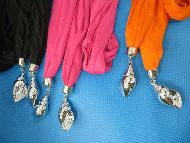 double-pendants-necklace-scarf-86e