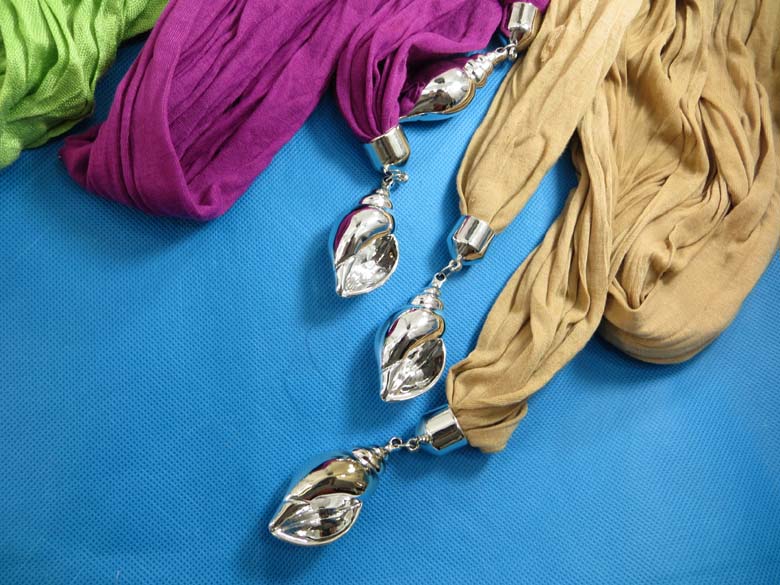 double-pendants-necklace-scarf-86f