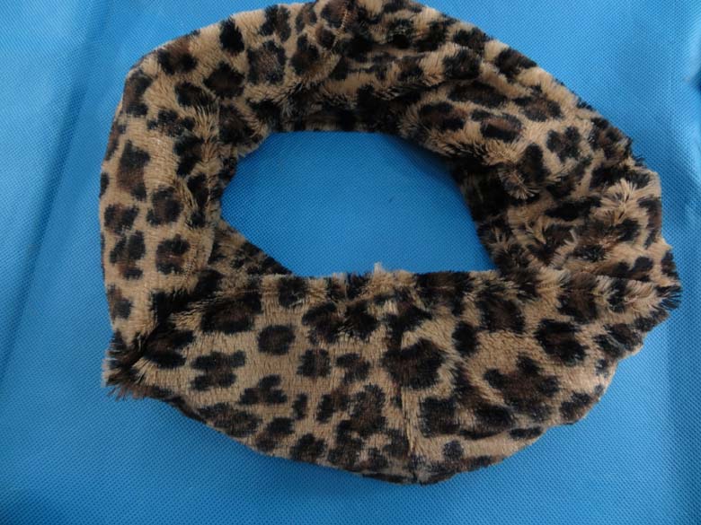 fuzzy-circle-neckwarmer-scarf-126d
