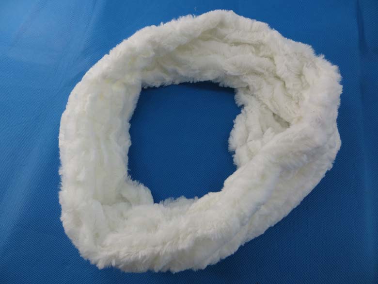 fuzzy-circle-neckwarmer-scarf-126e