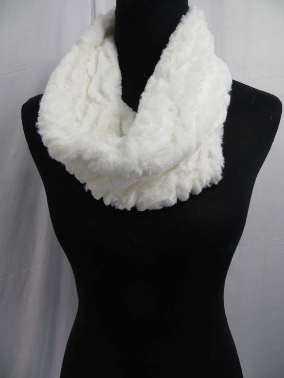 fuzzy-circle-neckwarmer-scarf-126i