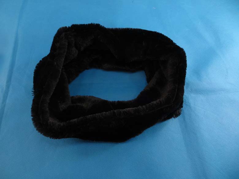fuzzy-circle-neckwarmer-scarf-126k