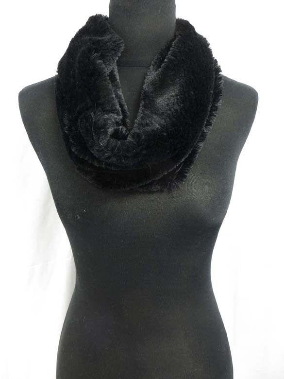 fuzzy-circle-neckwarmer-scarf-126l
