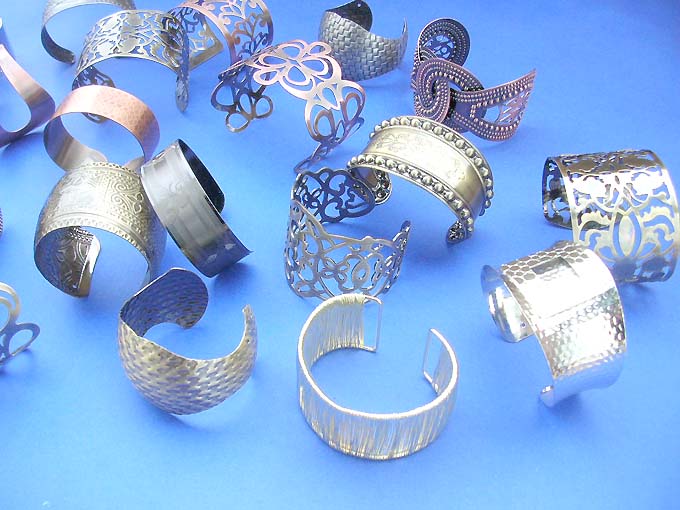 antique-style-bangle-bracelets-100b