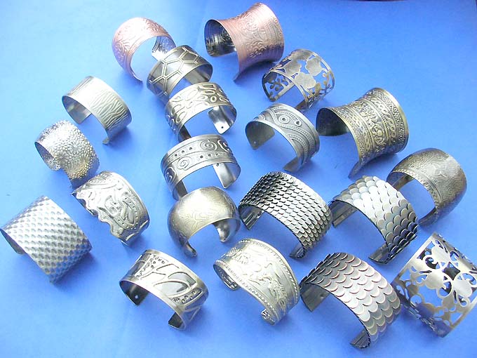 antique-style-bangle-bracelets-100i