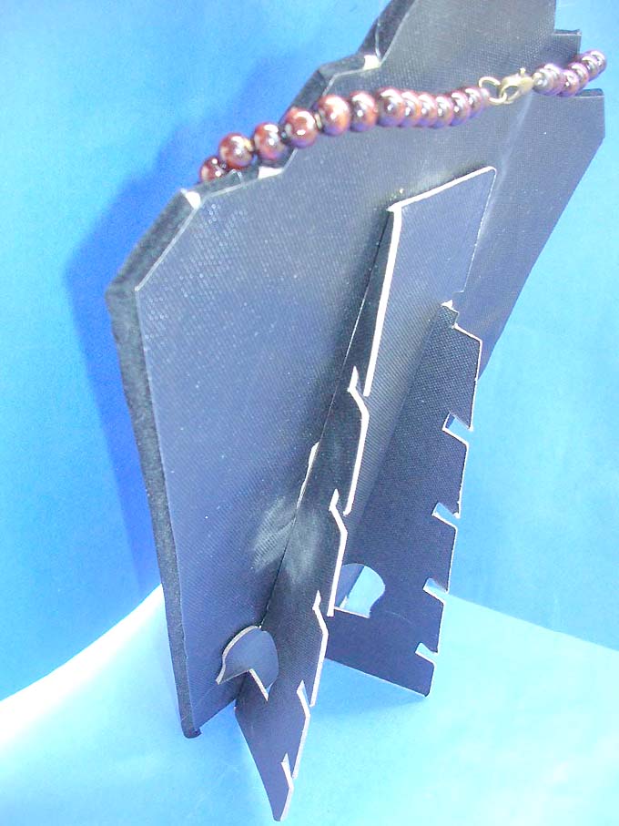 necklace-display-1b
