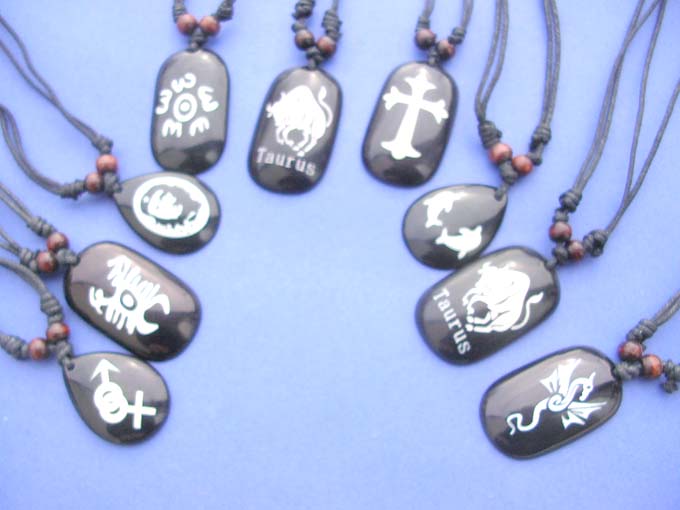 resin-pendant-necklace-101b