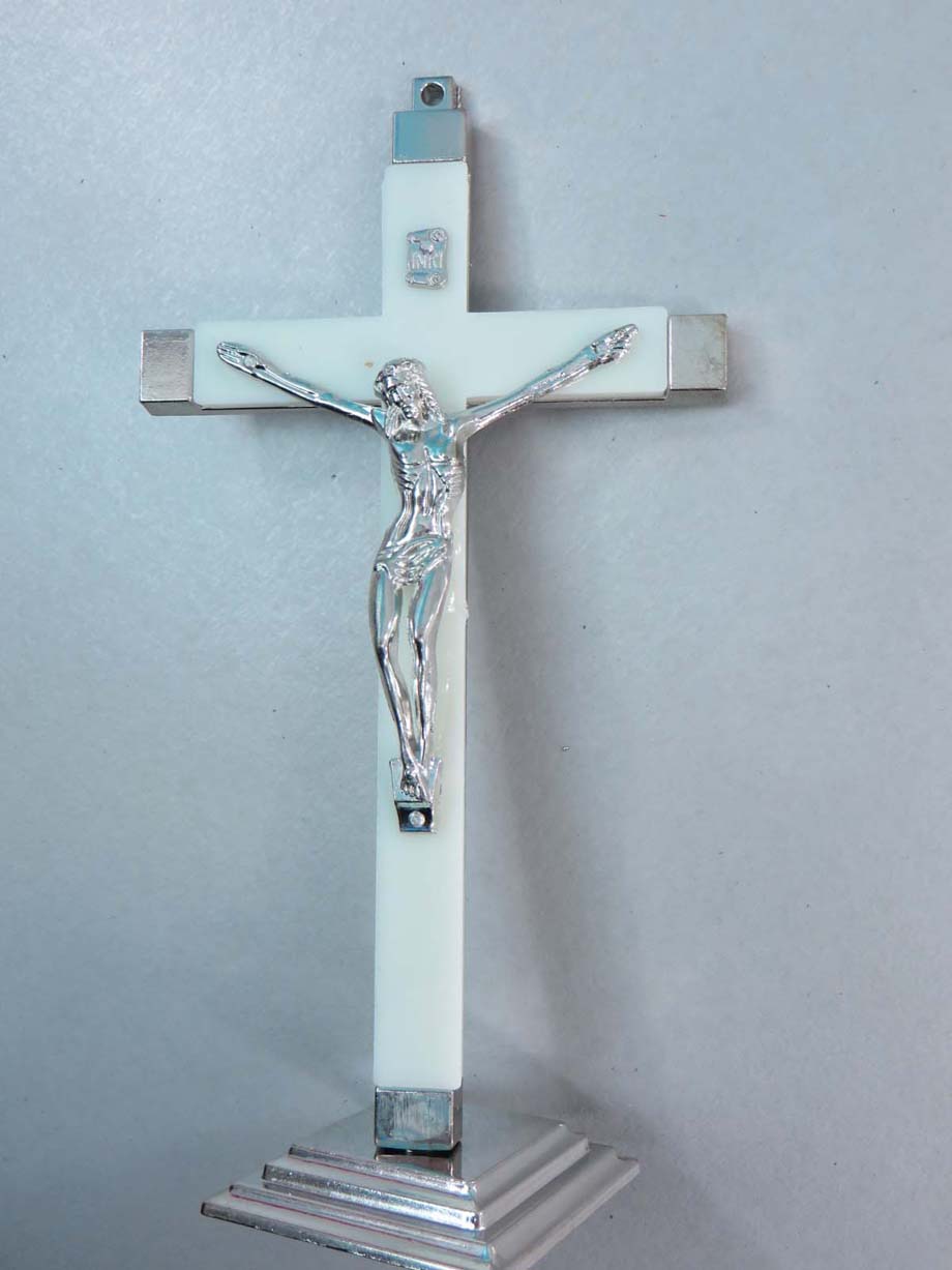 crucifix-3a