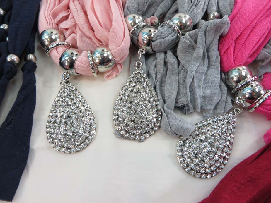 jewelryscarf08m006