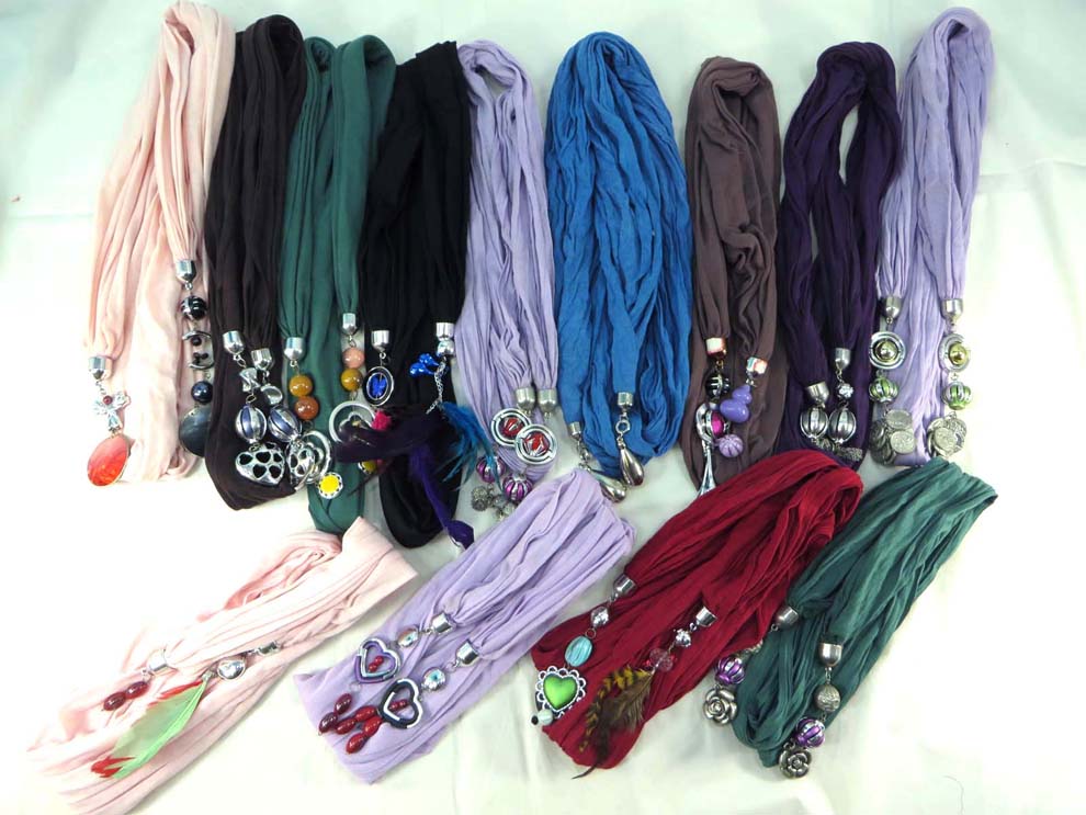 pendantscarf20a
