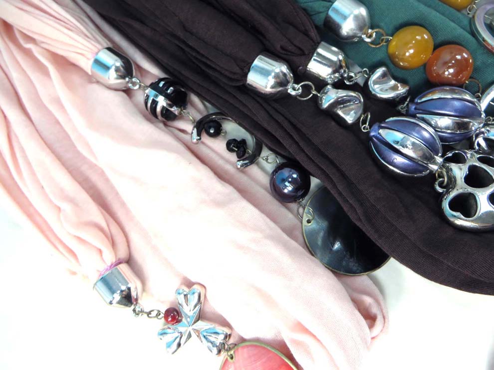 pendantscarf20ac