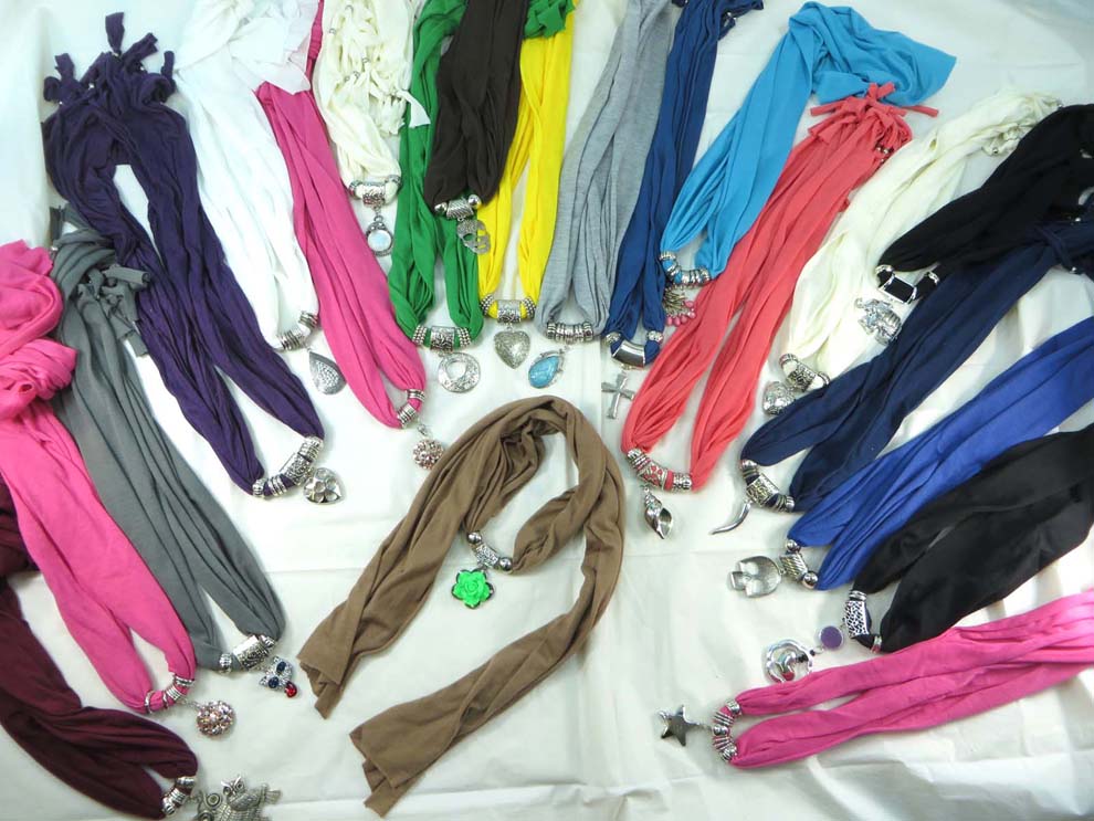 pendantscarf21a