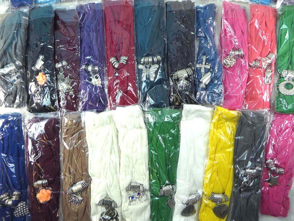 pendantscarf22a