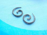 spiral horn earing with white dots