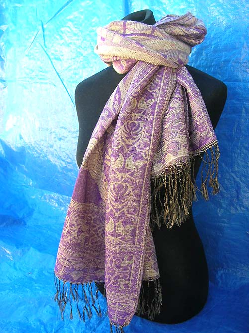 woolen-shawls-stoles-620h-metallic-gold