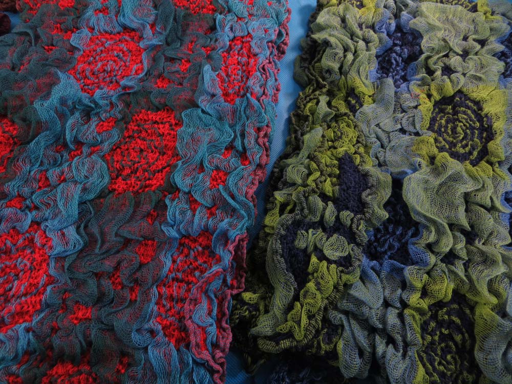 bubble-scarf-db5-42e