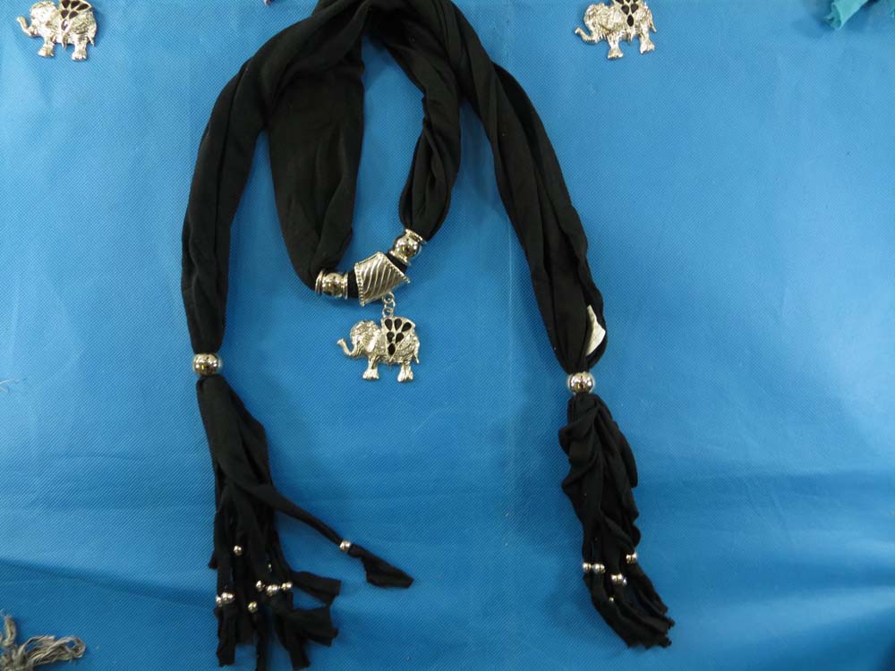 pendant-scarf-u1-81d