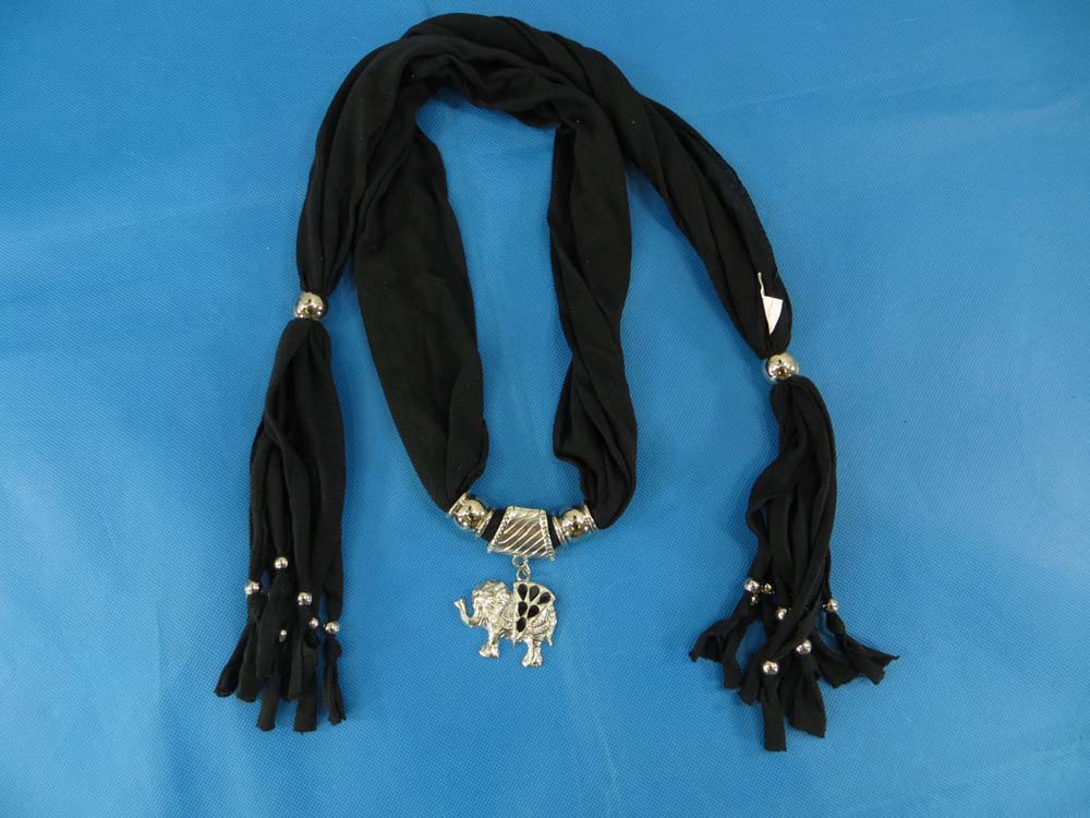 pendant-scarf-u1-81l