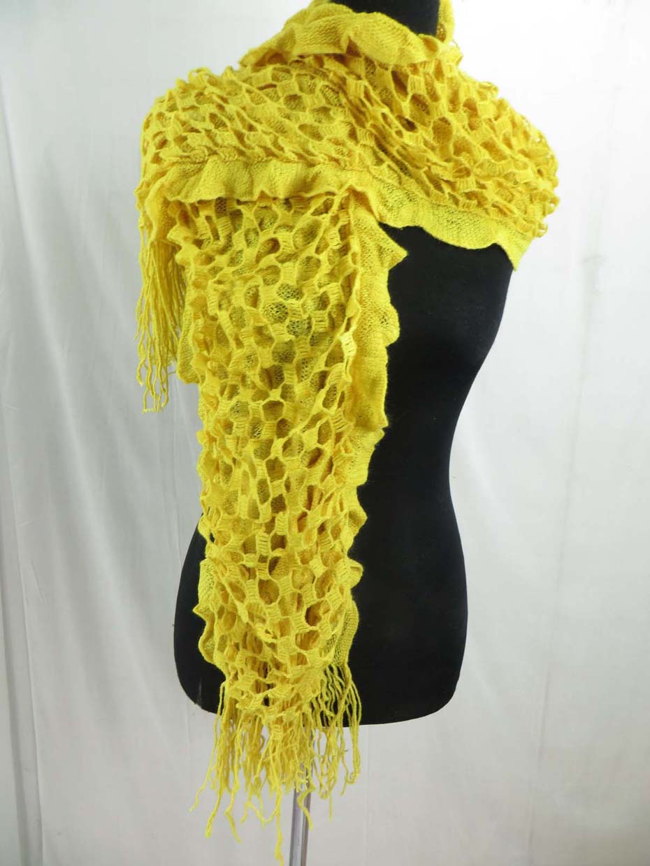 ruffle-scarves-u6-124o