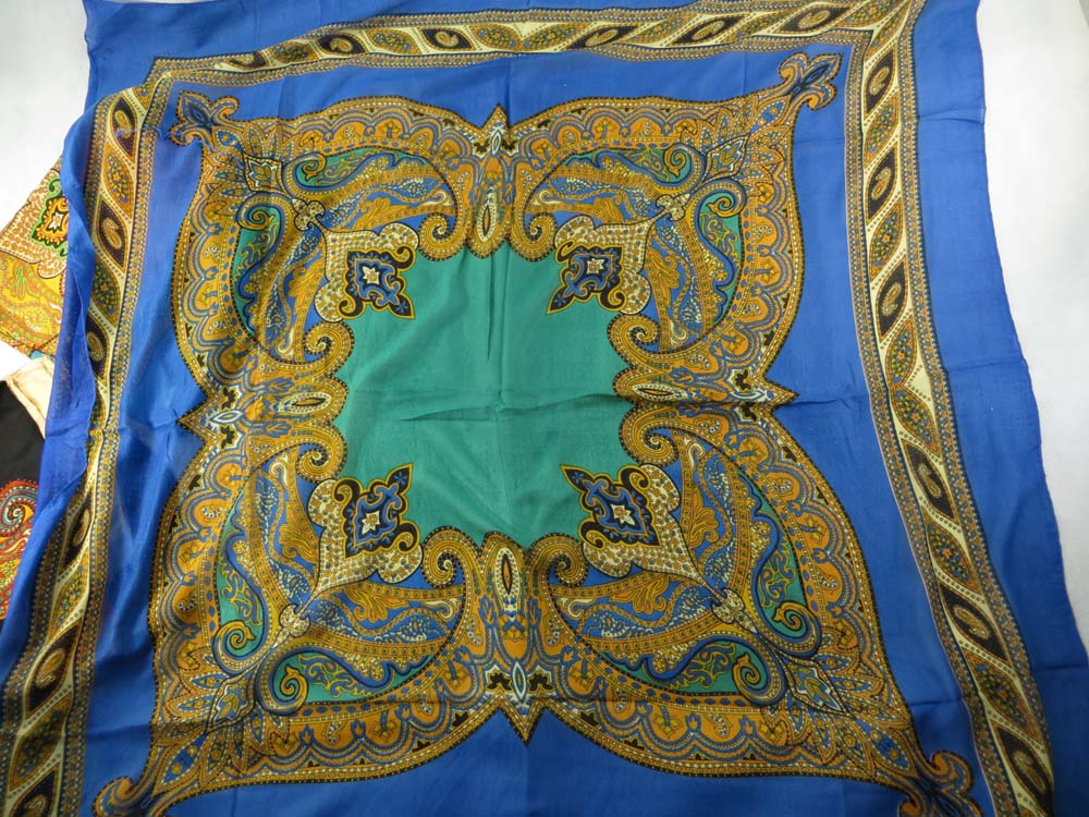 square-scarf-01k
