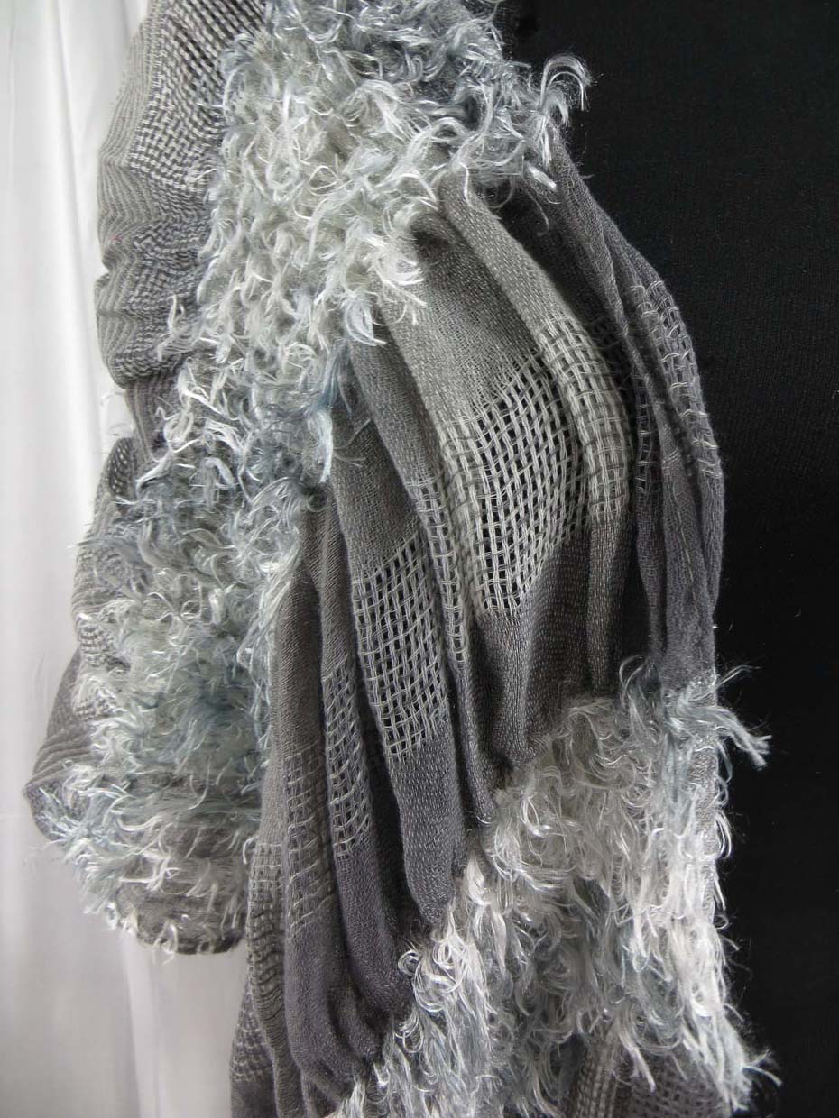 women-scarves-db4-34r