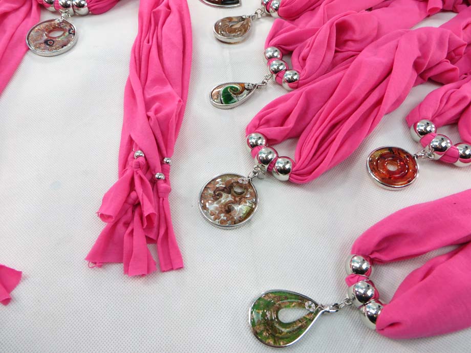 pendantscarf01pinkzg
