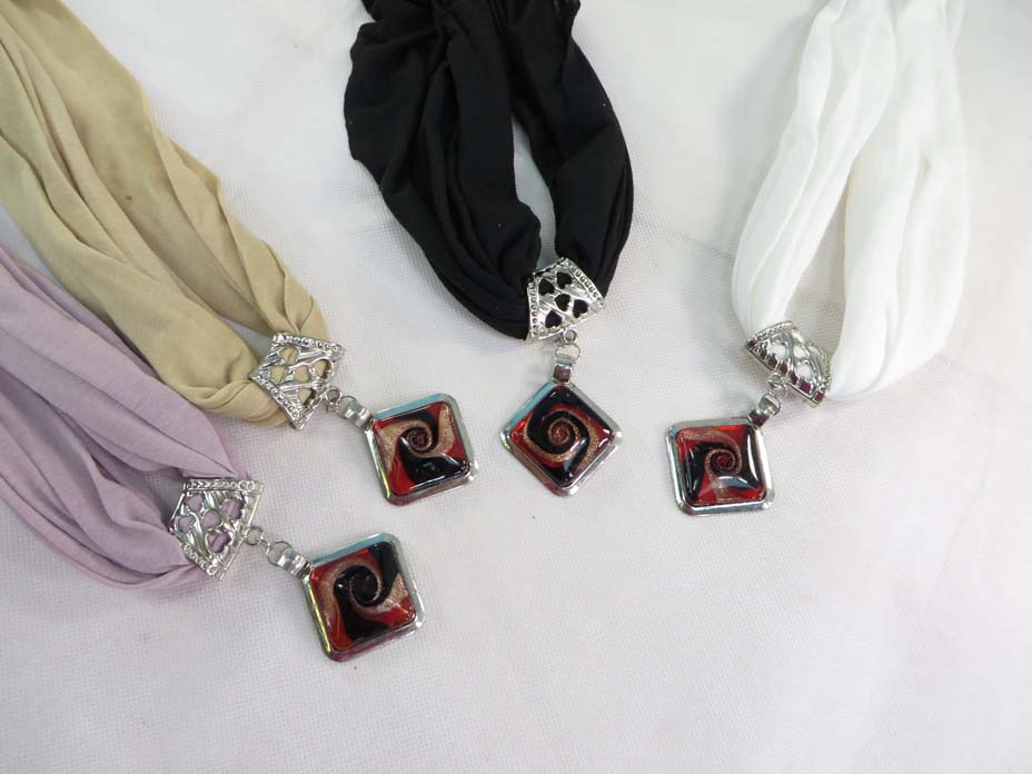 pendantscarf110mr3a