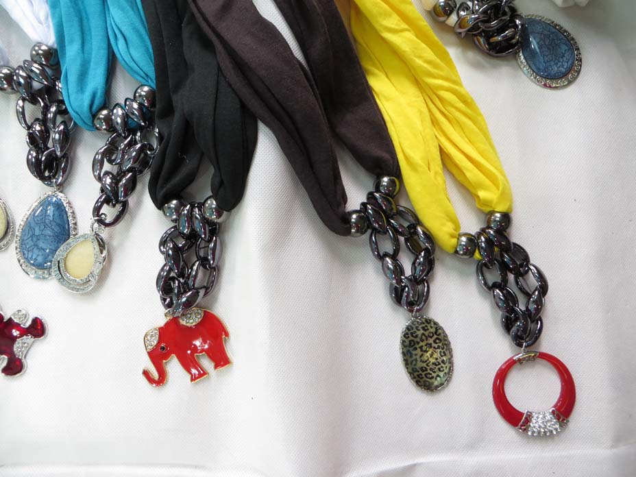 pendantscarf113mr7e