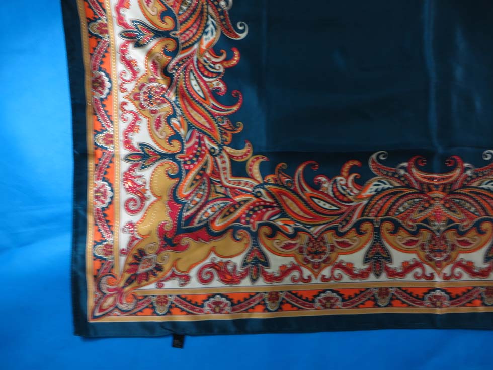 squarescarf50un5r