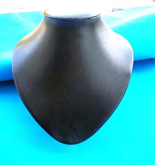bust-leatherette-display