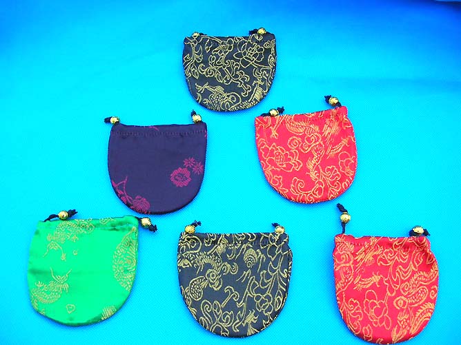 chinese-silk-jewelry-pouch