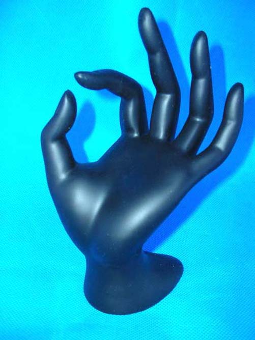 curved-hand-display