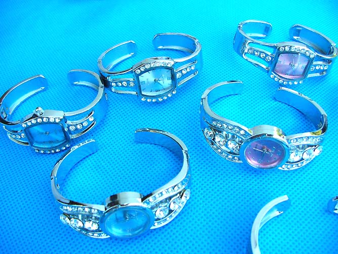 cz-bangle-watches-08a