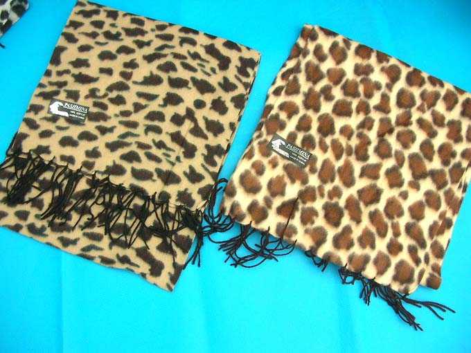acrylic-felt-scarves-animal-skin-1c