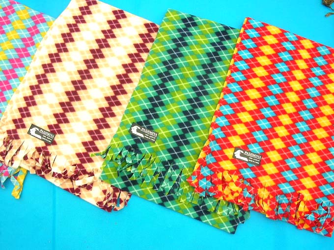 acrylic-scarf-1b-diamond-design