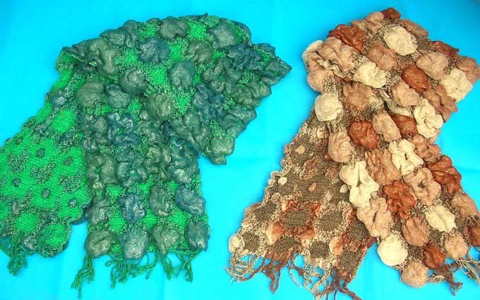 bumpy-bubble-scarf-shawl-01b