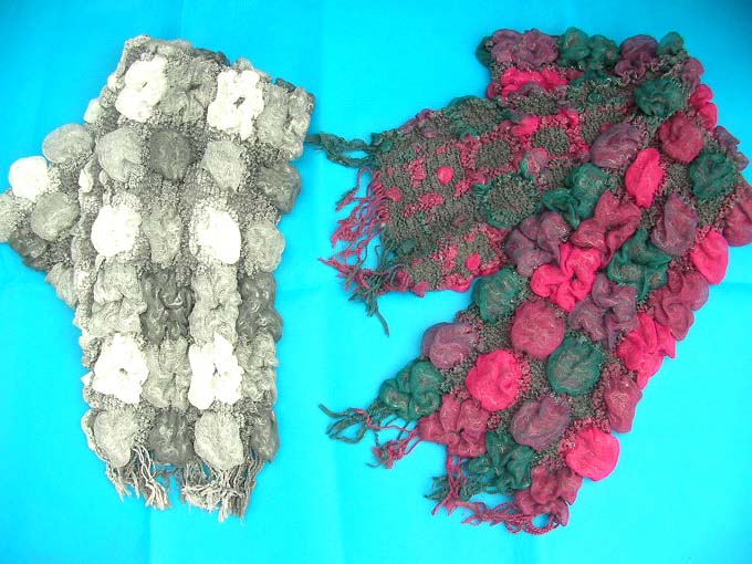 bumpy-bubble-scarf-shawl-01c