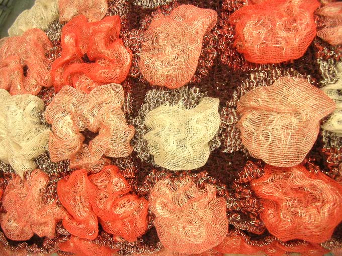 bumpy-bubble-scarf-shawl-01k