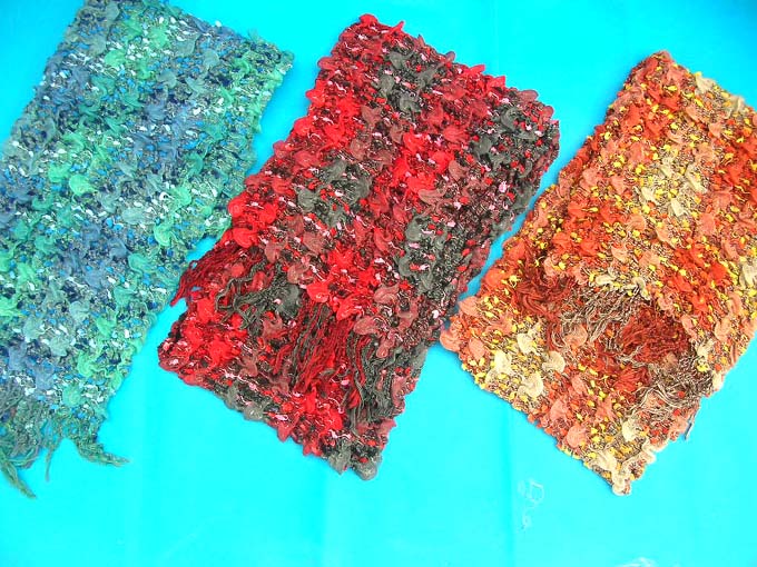 bumpy-bubble-scarf-shawl-02a