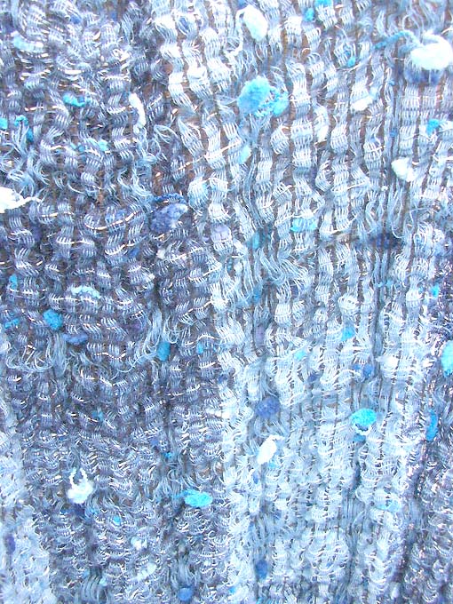 bumpy-bubble-scarf-shawl-02k