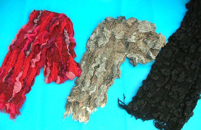 bumpy-bubble-scarf-shawl-03a