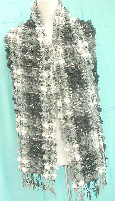 bumpy-bubble-scarf-shawl-03c