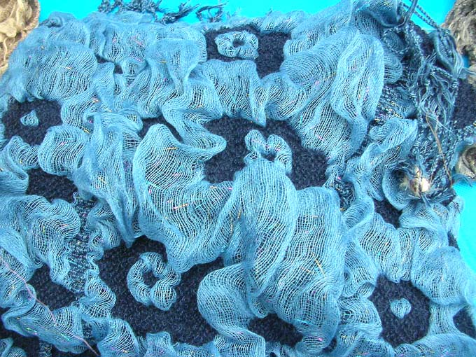 bumpy-bubble-scarf-shawl-04c
